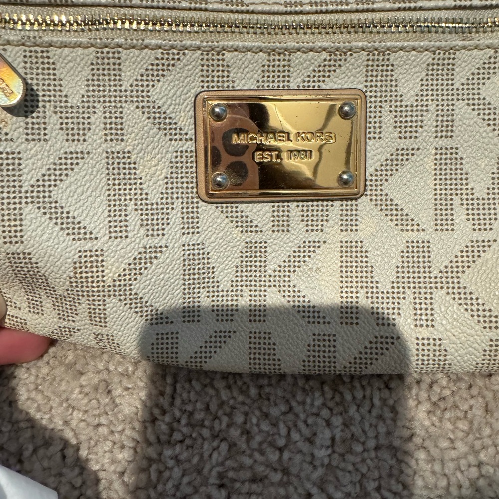 Michael Kors Ivory Logo Clutch - Picture 6 of 7